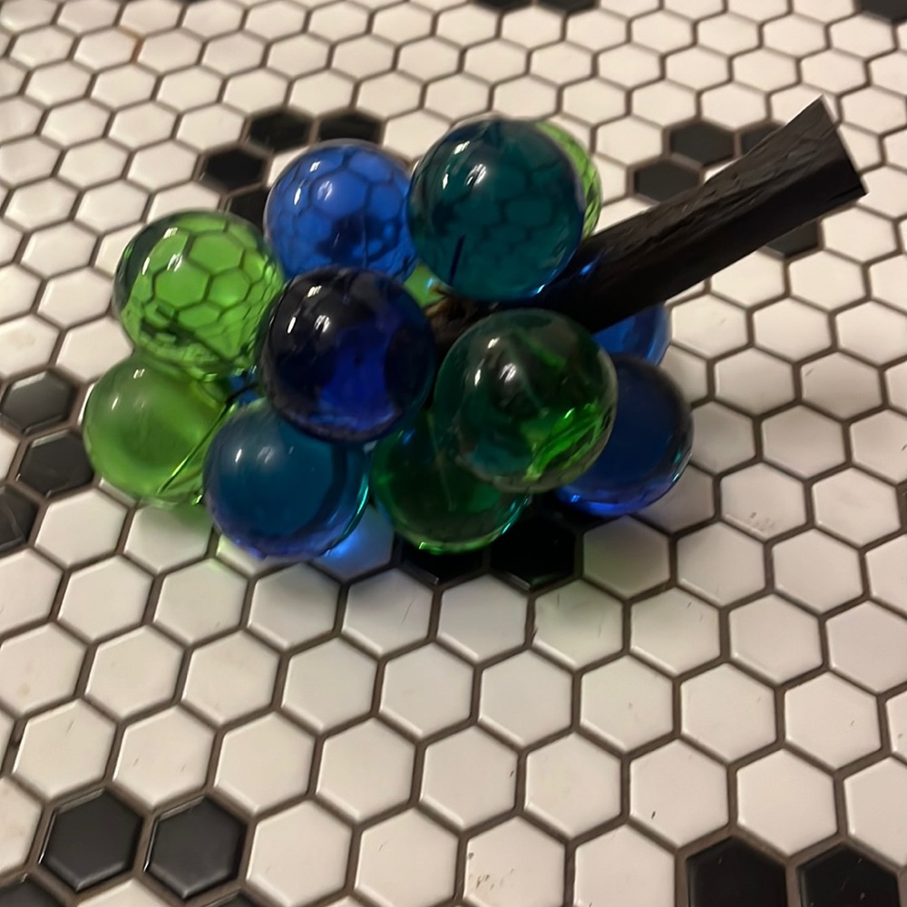 Lucite grapes
